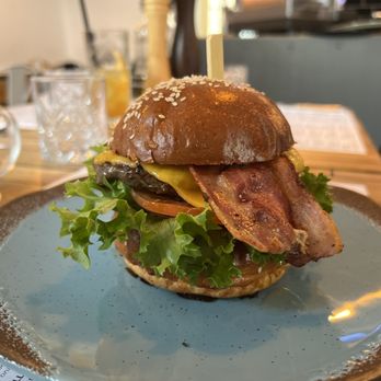 Street Burger Bistro - Burgers Near Me - Prague, Puerto Rico Street Burger Bistro - Burgers Near Me - Prague, Puerto Rico