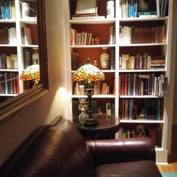 Daisy Hill Bed & Breakfast - The library - Hotels Near Me - Nashville, Tennessee