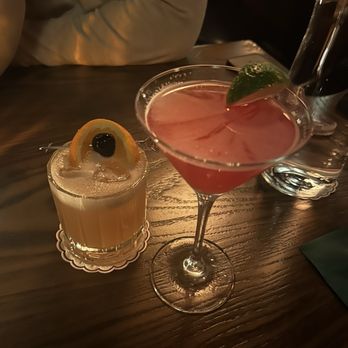 Gus' Sip & Dip - Cosmo & Amaretto Sour - Pubs Near Me - Chicago, Illinois