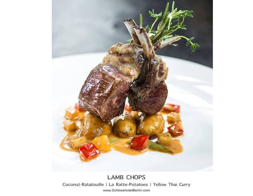 Restaurant im Schlosshotel Berlin by Patrick Hellmann by null