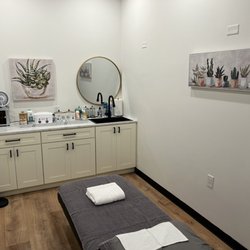 Hashtag Wax - Treatment room