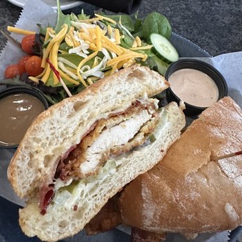 Rhett's Bar And Grill - Salad was good - Alabama chicken sandwich pretty good. - Seafood Near Me - Gordonsville, Virginia
