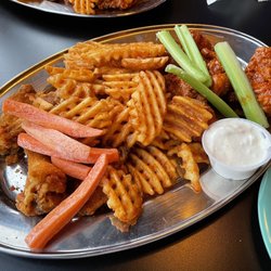 Hangar Pub & Grill - Dc-3 /paper Airplane with waffle fries