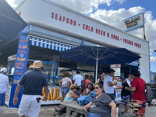 Paul's Daughter by null