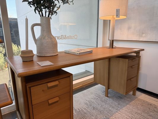 Crate & Barrel by null