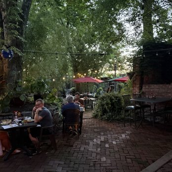 Bube's Brewery - Patio outside brewery - Breweries Near Me - Mount Joy, Pennsylvania