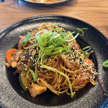 30hop - Yakisoba Bowl with Chicken - Breakfast & Brunch Near Me - OMAHA N, Nebraska