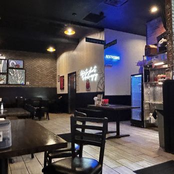 Hangry's - Interior - Burgers Near Me - Chicago, Illinois