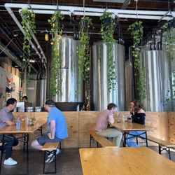 Good Line Beer - Tanks and interior