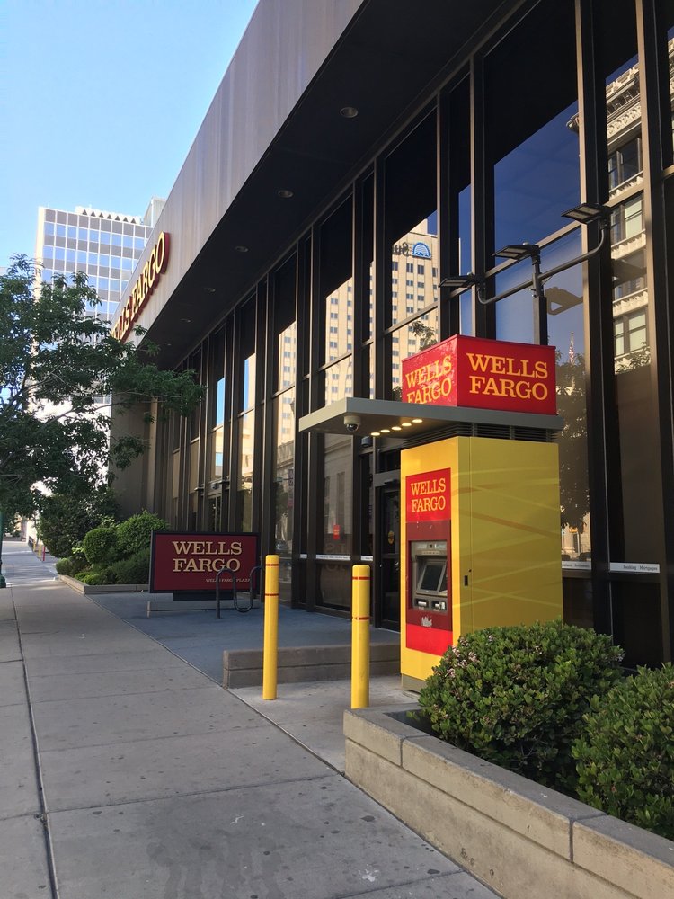 WELLS FARGO BANK 221 N Kansas St, El Paso, Texas Banks & Credit