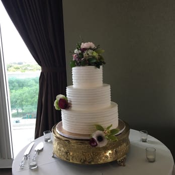 Aba Flowers - Flowers for the cake were amazing! - Floral Designers Near Me - Doral, Florida Aba Flowers - Flowers for the cake were amazing! - Floral Designers Near Me - Doral, Florida