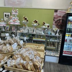 New York Bakery - Inside