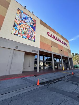 Cinemark Century North Hollywood and XD by null
