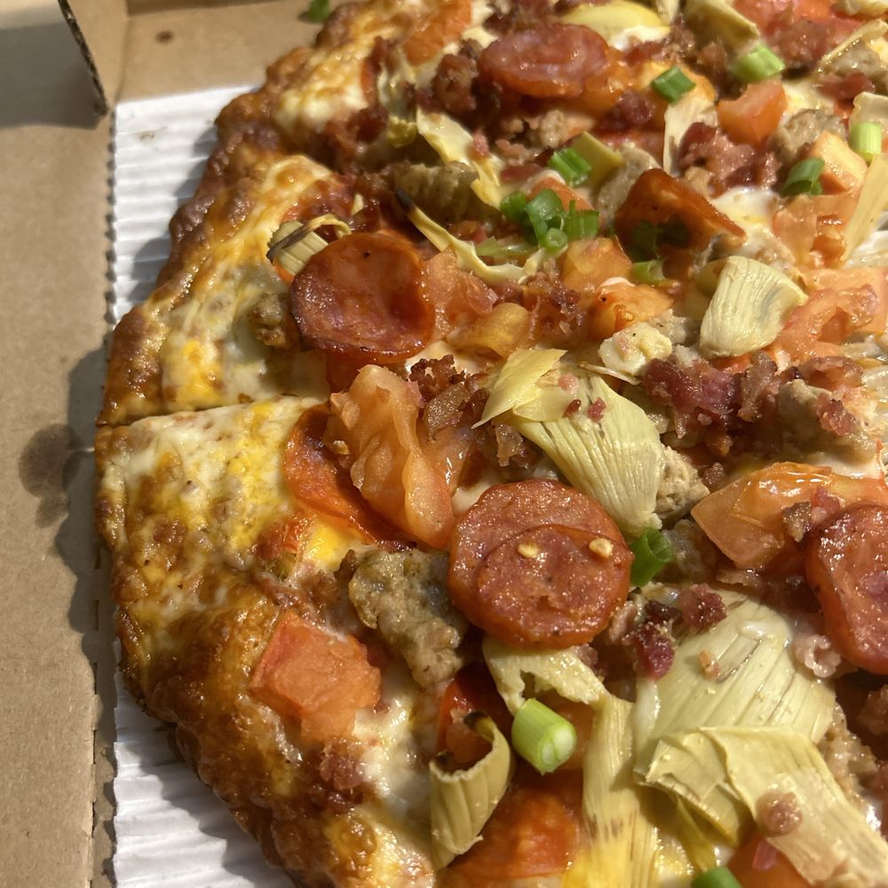 Round Table Pizza - Womble combo pizza - Pizza Near Me - Kailua, Hawaii Round Table Pizza - Womble combo pizza - Pizza Near Me - Kailua, Hawaii