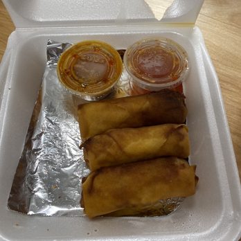 Thai Cafe - 3. Crispy Veggie Spring Rolls - good, I liked the spicy peanut sauce it comes with - Thai Near Me - Tracy, California
