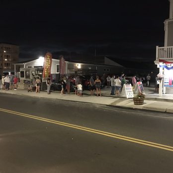 Beach Bums Cafe & Creamery - Ice Cream & Frozen Yogurt Near Me - Westerly, Rhode Island