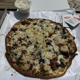 Pesto chicken pizza