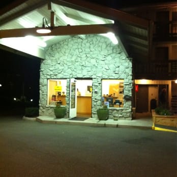 The Wayside Inn - reception! - Hotels Near Me - Cannon Beach, Oregon