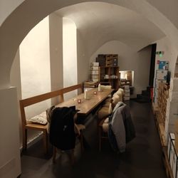 KÜNSTLER'S - Im Untergeschoss am neuen Standort Johannisplatz