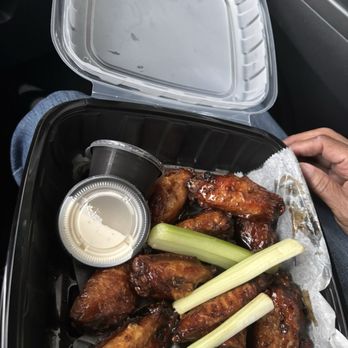 Over/Under - 10 piece wings in honey stinging garlic with ranch dressing - Sports Bars Near Me - Paducah, Kentucky
