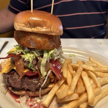 Cody's Original Roadhouse - Spring Hill - One pound cheeseburger - American Near Me - Spring Hill, Florida