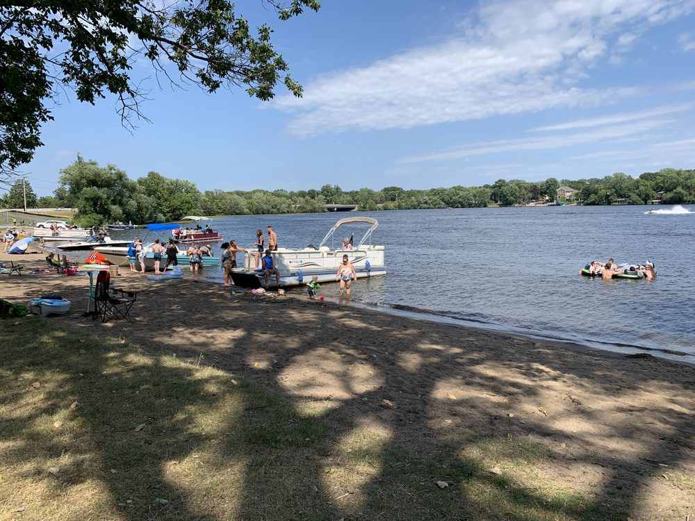 ORONO PARK Updated September 2024 11 Photos 18599 Gary St, Elk