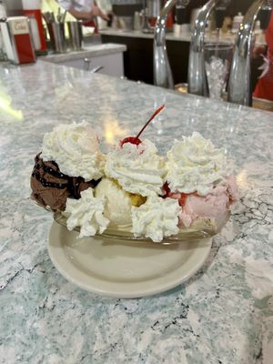 Reds Soda Fountain and Ice Cream by null
