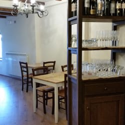 L'interno dell'Osteria