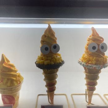 Halomango - Large display of different soft serve ice cream the serve. - Desserts Near Me - Malay, AKL