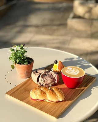 Café Truhlárna by null