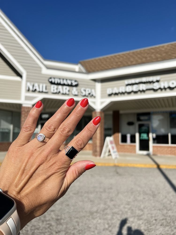 VIVIAN'S NAIL BAR & SPA Logo