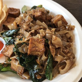 Singkawang Cafe - Pad See Ew with eggs and tofu - Indonesian Near Me - El Monte, California Singkawang Cafe - Pad See Ew with eggs and tofu - Indonesian Near Me - El Monte, California