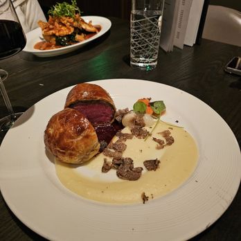 Gordon Ramsay Hell's Kitchen - Beef Wellington - Steakhouses Near Me - Stateline, Nevada
