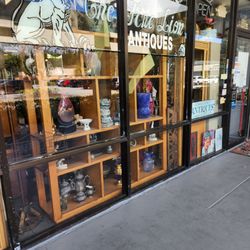 Fine Lion Antiques