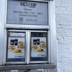 Mix'D UP Burgers - Pickup window