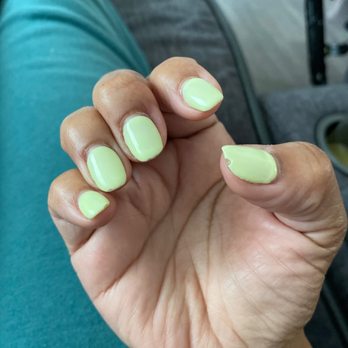Aria Nail Lounge - More chipped nails on the right hand. - Nail Salons Near Me - Pasadena, California Aria Nail Lounge - More chipped nails on the right hand. - Nail Salons Near Me - Pasadena, California