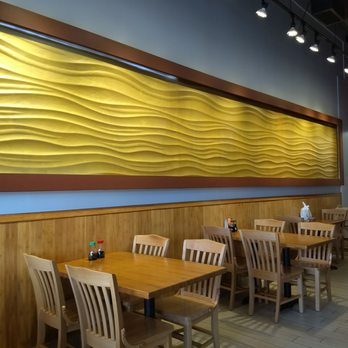 Umami - Traditional seating to the left of the door. - Sushi Bars Near Me - Suwanee, Georgia