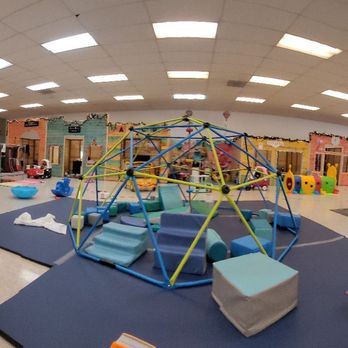 Mad Hatter Play Cafe - a man and a child playing - Indoor Playcenter Near Me - Centralia, Washington Mad Hatter Play Cafe - a man and a child playing - Indoor Playcenter Near Me - Centralia, Washington