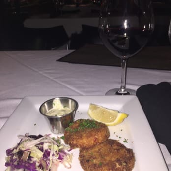 Smitty's Grill - Crab cakes & Pinot noir - American Near Me - Pasadena, California Smitty's Grill - Crab cakes & Pinot noir - American Near Me - Pasadena, California