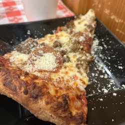 Vanelli's Bistro - Sausage and cheese pizza