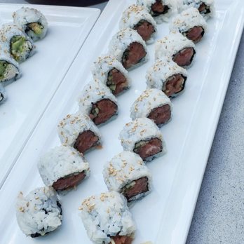 D/6 Bar & Lounge - Spicy Tuna Roll - Tapas Bars Near Me - Vancouver, British Columbia D/6 Bar & Lounge - Spicy Tuna Roll - Tapas Bars Near Me - Vancouver, British Columbia