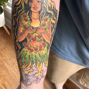 Golden Sparrow Tattoo - Tattoo Near Me - Downers Grove, Illinois Golden Sparrow Tattoo - Tattoo Near Me - Downers Grove, Illinois