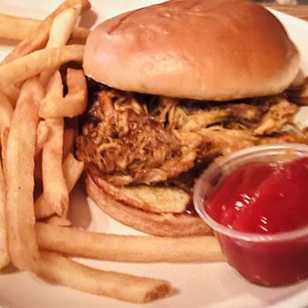 Little Pub Wilton - Pulled pork - American Near Me - Wilton, Connecticut Little Pub Wilton - Pulled pork - American Near Me - Wilton, Connecticut