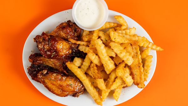 Orange Lee’s PoBoys & Wings by null