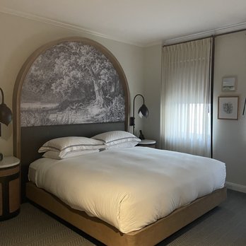 Kimpton Cottonwood Hotel - Standard king room - Hotels Near Me - Omaha, Nebraska Kimpton Cottonwood Hotel - Standard king room - Hotels Near Me - Omaha, Nebraska