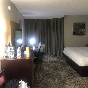 DoubleTree by Hilton Hotel Memphis - Overall room view- nice decor - Hotels Near Me - Memphis, Tennessee DoubleTree by Hilton Hotel Memphis - Overall room view- nice decor - Hotels Near Me - Memphis, Tennessee