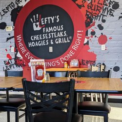 Lefty's - Interior