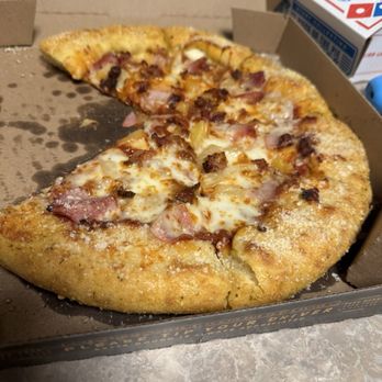Domino's Pizza - Stuffed crust Hawaiian. Ham, pineapple and bacon. Couldn't taste pineapple or bacon - Pizza Near Me - Lihue, Hawaii Domino's Pizza - Stuffed crust Hawaiian. Ham, pineapple and bacon. Couldn't taste pineapple or bacon - Pizza Near Me - Lihue, Hawaii
