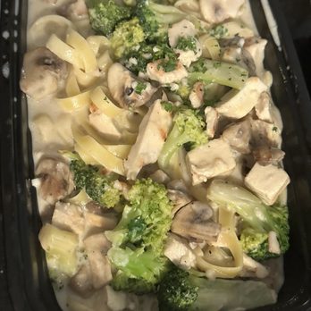 Rigatoni's Restaurant - Chicken Fettuccine Alfredo - Italian Near Me - Castro Valley, California