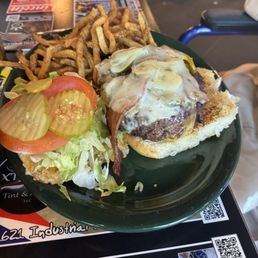 Amazing smash burger with bacon! Amazing smash burger with bacon!